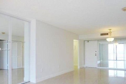 Condominio en venta en Sunny Isles Beach, Florida, 2 dormitorios, 114.46 m2 № 2011985 - foto 8