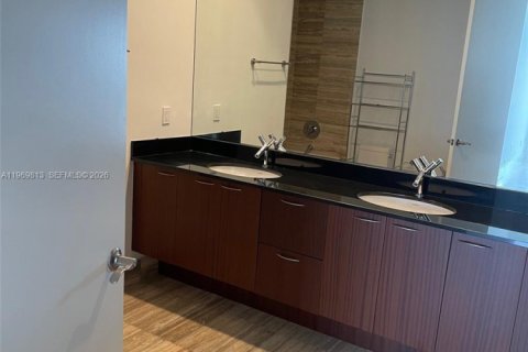 Condo in Sunny Isles Beach, Florida, 2 bedrooms № 2030900 - photo 6