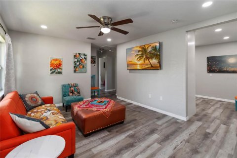 House in Auburndale, Florida 3 bedrooms, 80.27 sq.m. № 1893742 - photo 5