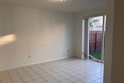 Townhouse in Homestead, Florida 3 bedrooms, 132.2 sq.m. № 1989096 - photo 5