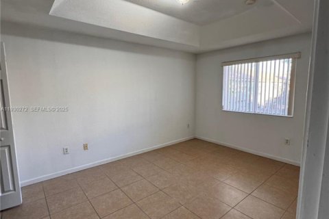 Townhouse in Homestead, Florida 3 bedrooms, 132.2 sq.m. № 1989096 - photo 13