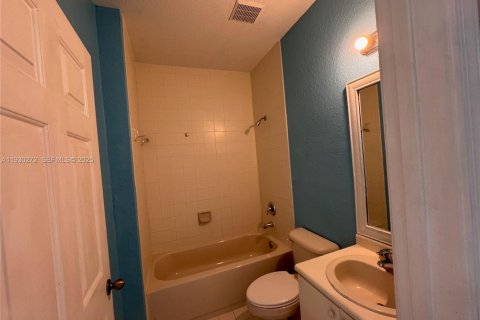 Townhouse in Homestead, Florida 3 bedrooms, 132.2 sq.m. № 1989096 - photo 4