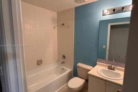 Townhouse in Homestead, Florida 3 bedrooms, 132.2 sq.m. № 1989096 - photo 11