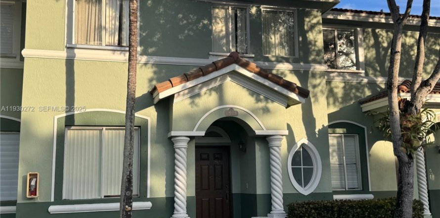 Townhouse in Homestead, Florida 3 bedrooms, 132.2 sq.m. № 1989096