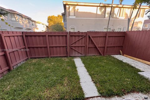 Townhouse in Homestead, Florida 3 bedrooms, 132.2 sq.m. № 1989096 - photo 9