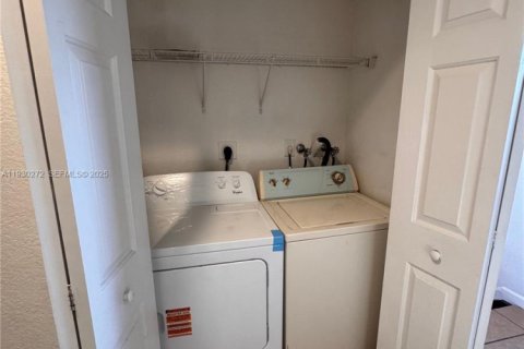 Townhouse in Homestead, Florida 3 bedrooms, 132.2 sq.m. № 1989096 - photo 16