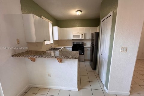 Townhouse in Homestead, Florida 3 bedrooms, 132.2 sq.m. № 1989096 - photo 7