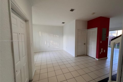 Townhouse in Homestead, Florida 3 bedrooms, 132.2 sq.m. № 1989096 - photo 3