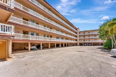 Condo in Plantation, Florida, 2 bedrooms  № 1839144 - photo 1
