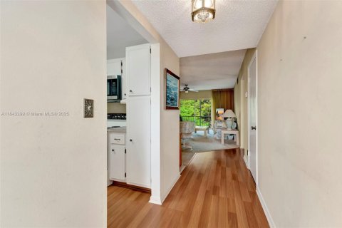 Condo in Plantation, Florida, 2 bedrooms  № 1839144 - photo 5