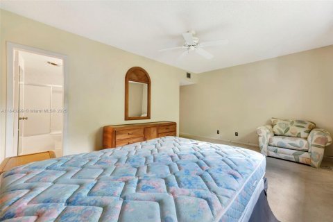 Condo in Plantation, Florida, 2 bedrooms  № 1839144 - photo 15
