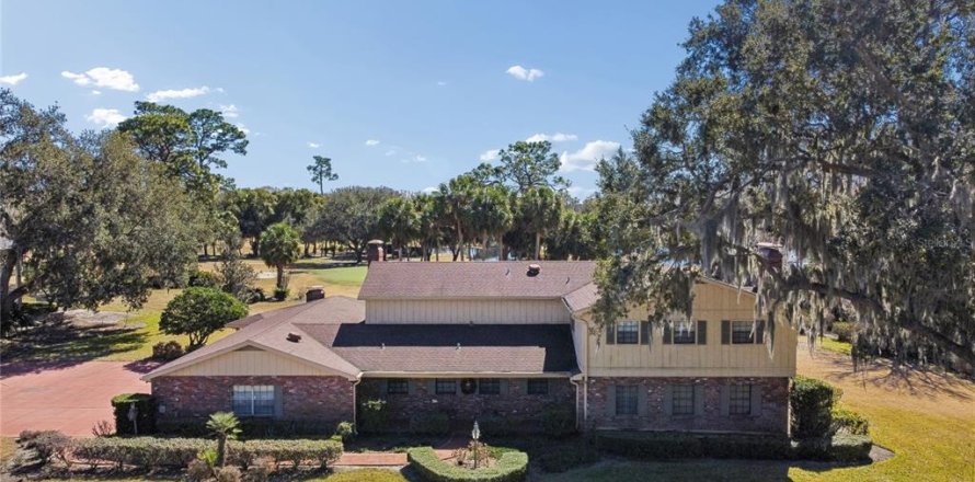 House in Wesley Chapel, Florida 4 bedrooms, 489.04 sq.m. № 2124169