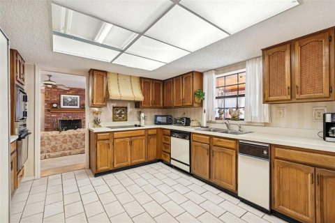 House in Wesley Chapel, Florida 4 bedrooms, 489.04 sq.m. № 2124169 - photo 12