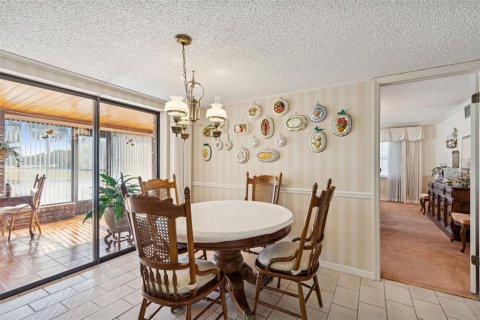 House in Wesley Chapel, Florida 4 bedrooms, 489.04 sq.m. № 2124169 - photo 10