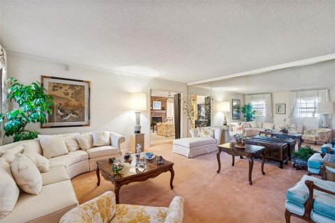 House in Wesley Chapel, Florida 4 bedrooms, 489.04 sq.m. № 2124169 - photo 8