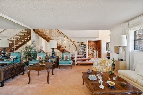 House in Wesley Chapel, Florida 4 bedrooms, 489.04 sq.m. № 2124169 - photo 5