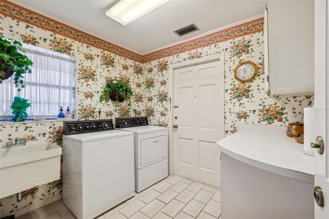 House in Wesley Chapel, Florida 4 bedrooms, 489.04 sq.m. № 2124169 - photo 27