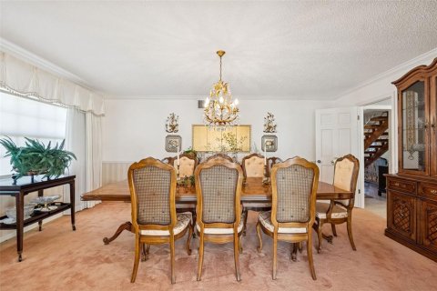 House in Wesley Chapel, Florida 4 bedrooms, 489.04 sq.m. № 2124169 - photo 11