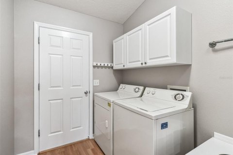 House in The Villages, Florida 3 bedrooms, 141.86 sq.m. № 1789002 - photo 20