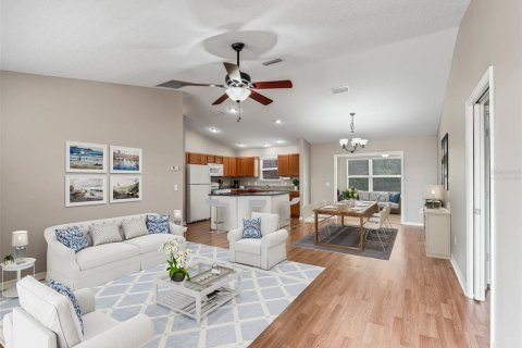 House in The Villages, Florida 3 bedrooms, 141.86 sq.m. № 1789002 - photo 7
