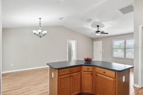 House in The Villages, Florida 3 bedrooms, 141.86 sq.m. № 1789002 - photo 6