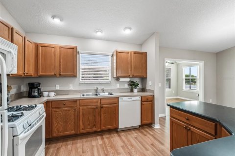 House in The Villages, Florida 3 bedrooms, 141.86 sq.m. № 1789002 - photo 5