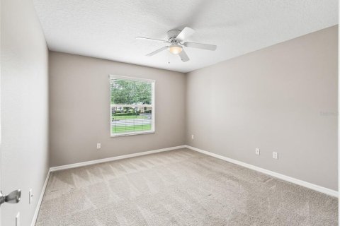 House in The Villages, Florida 3 bedrooms, 141.86 sq.m. № 1789002 - photo 16