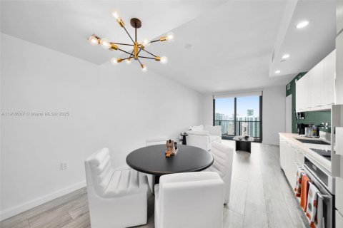 Condo in Miami, Florida, 1 bedroom № 1972508 - photo 5