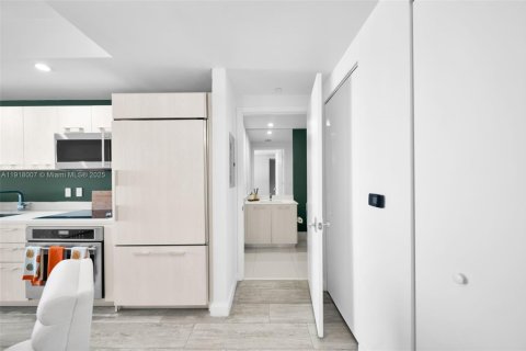 Condo in Miami, Florida, 1 bedroom № 1972508 - photo 6