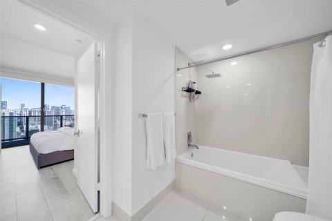 Condo in Miami, Florida, 1 bedroom № 1972508 - photo 15