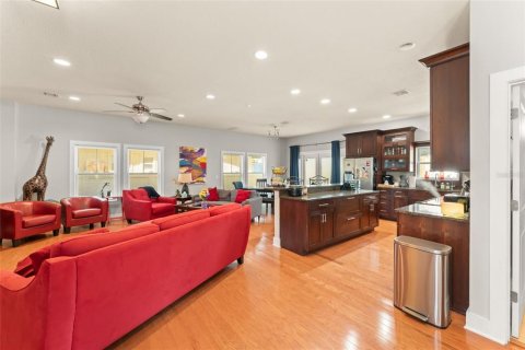 Commercial property in Orlando, Florida 6 bedrooms, 303.14 sq.m. № 1690286 - photo 5