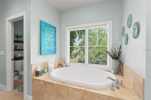 Commercial property in Orlando, Florida 6 bedrooms, 303.14 sq.m. № 1690286 - photo 24