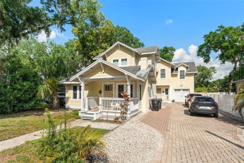 Commercial property in Orlando, Florida 6 bedrooms, 303.14 sq.m. № 1690286 - photo 1