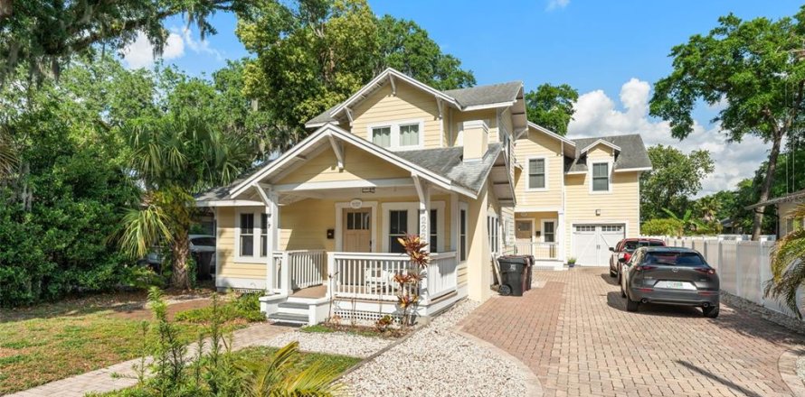 Commercial property in Orlando, Florida 6 bedrooms, 303.14 sq.m. № 1690286
