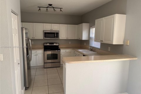 Снять в аренду таунхаус в Хомстед, Флорида 2 спальни, 114.64м2, № 2030207 - фото 8