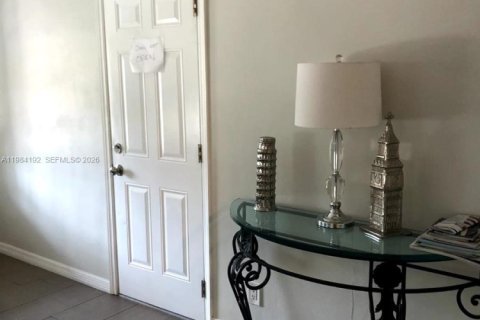 Villa ou maison à louer à Fort Lauderdale, Floride: 2 chambres, 78.97 m2 № 2045498 - photo 6