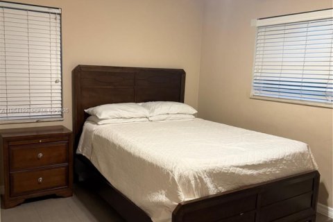 Villa ou maison à louer à Fort Lauderdale, Floride: 2 chambres, 78.97 m2 № 2045498 - photo 4