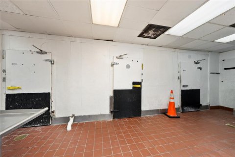 Commercial property in Orlando, Florida 292.64 sq.m. № 2108467 - photo 18