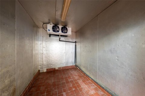 Commercial property in Orlando, Florida 292.64 sq.m. № 2108467 - photo 19