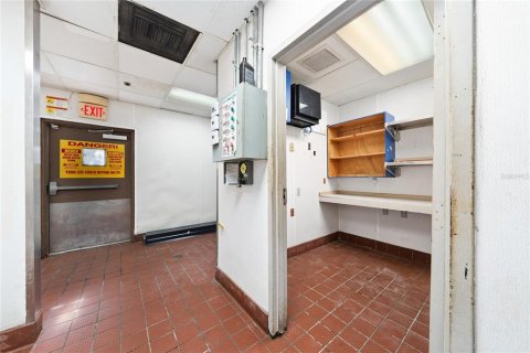 Commercial property in Orlando, Florida 292.64 sq.m. № 2108467 - photo 23