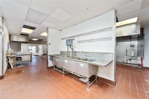 Commercial property in Orlando, Florida 292.64 sq.m. № 2108467 - photo 17