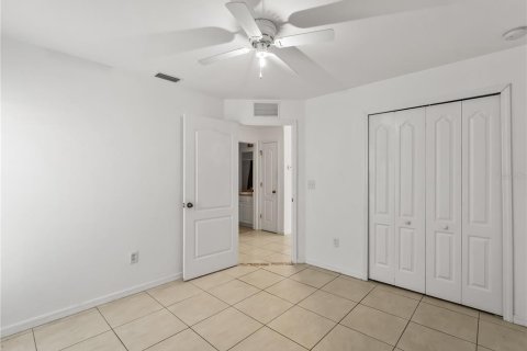 House in Lehigh Acres, Florida 3 bedrooms, 118.17 sq.m. № 2217540 - photo 15