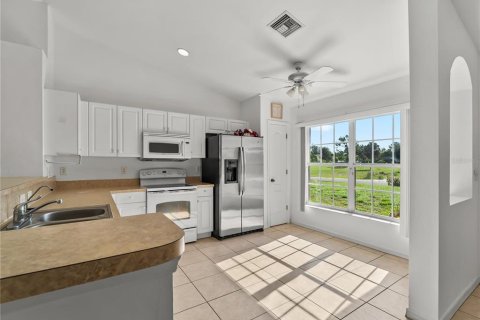 House in Lehigh Acres, Florida 3 bedrooms, 118.17 sq.m. № 2217540 - photo 9