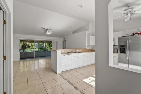 House in Lehigh Acres, Florida 3 bedrooms, 118.17 sq.m. № 2217540 - photo 8