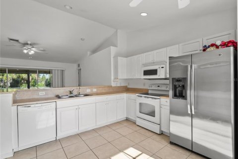 House in Lehigh Acres, Florida 3 bedrooms, 118.17 sq.m. № 2217540 - photo 11
