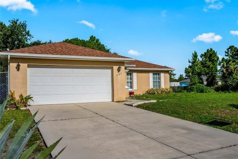 House in Lehigh Acres, Florida 3 bedrooms, 118.17 sq.m. № 2217540 - photo 2