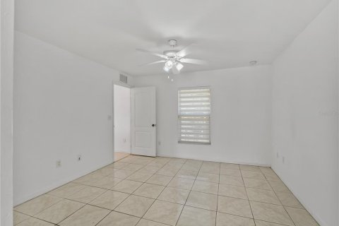 House in Lehigh Acres, Florida 3 bedrooms, 118.17 sq.m. № 2217540 - photo 16