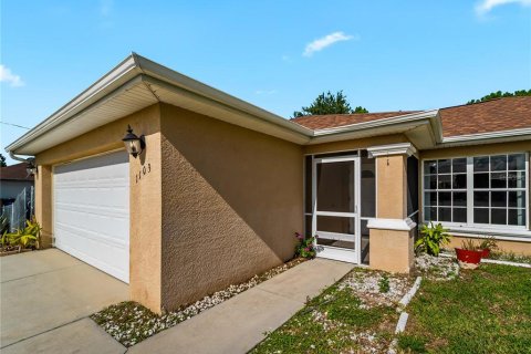 House in Lehigh Acres, Florida 3 bedrooms, 118.17 sq.m. № 2217540 - photo 5