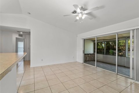 House in Lehigh Acres, Florida 3 bedrooms, 118.17 sq.m. № 2217540 - photo 29