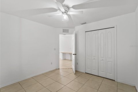 House in Lehigh Acres, Florida 3 bedrooms, 118.17 sq.m. № 2217540 - photo 23
